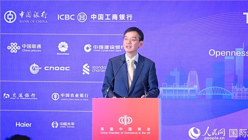 1. 英國中國商會(huì)會(huì)長、中國銀行倫敦分行行長方文建 致歡迎辭。郭錦標(biāo)攝_副本