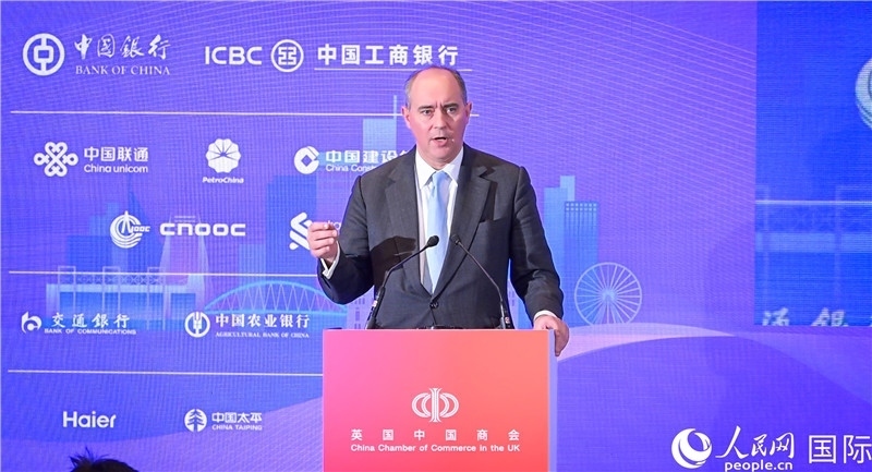 英國商業(yè)貿(mào)易部國務(wù)大臣（投資大臣）多米尼克·約翰遜與會(huì)。人民網(wǎng) 郭錦標(biāo)攝