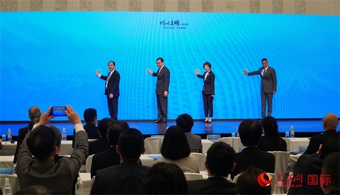 嘉賓共同啟動(dòng)“何以文明”日本特展體驗(yàn)暨2024年總臺(tái)春晚宣介區(qū)。人民網(wǎng) 蔣曉辰攝