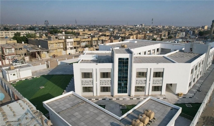 已經(jīng)完工的伊拉克瓦西特省第20號(hào)學(xué)校。該學(xué)校為合院式全功能建筑，包括教學(xué)樓，圖書室，實(shí)驗(yàn)室，保衛(wèi)室等。 趙沖攝