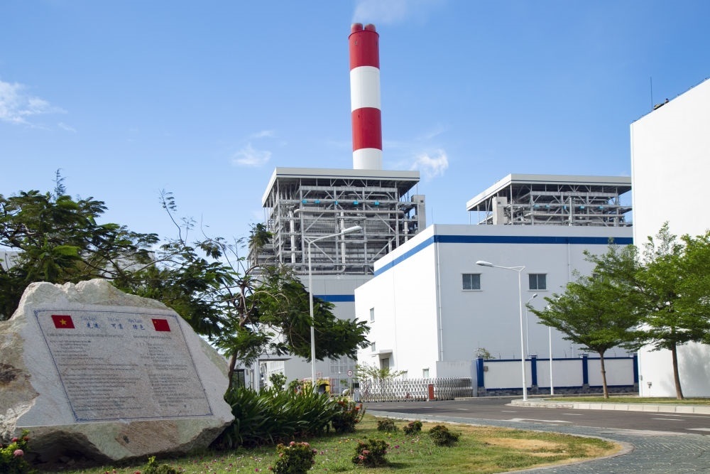 這是2021年3月24日在越南平順省拍攝的越南永新燃煤電廠一期BOT項目廠區(qū)。新華社發(fā)（南方電網(wǎng)越南永新公司供圖）