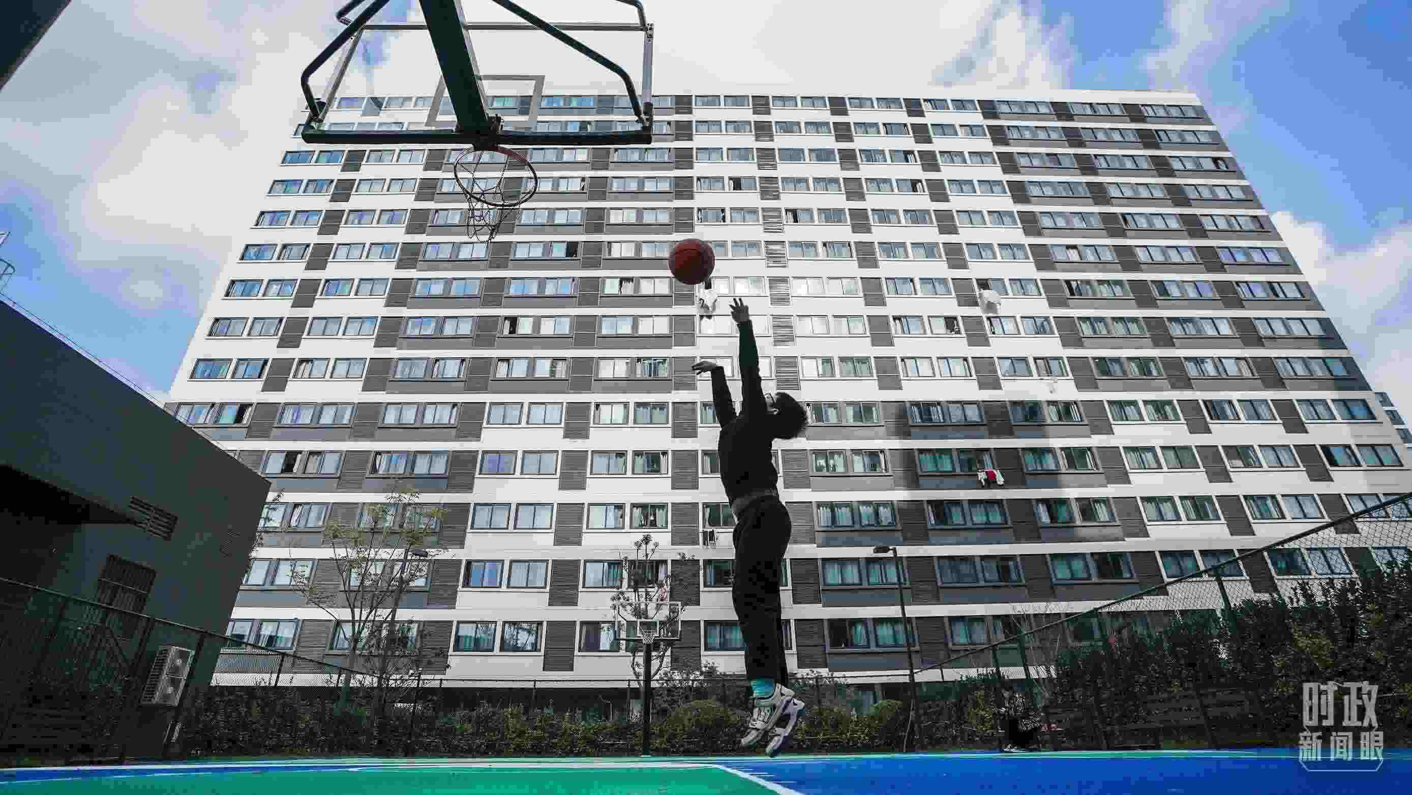 △上海市閔行區(qū)新時(shí)代城市建設(shè)者管理者之家。（總臺(tái)國(guó)廣記者李晉拍攝）