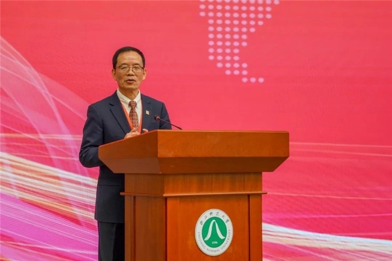 國務(wù)院學(xué)位委員會(huì)區(qū)域國別學(xué)學(xué)科評(píng)議組秘書長、浙江師范大學(xué)非洲研究院（非洲區(qū)域國別學(xué)院）院長劉鴻武致辭。主辦方供圖