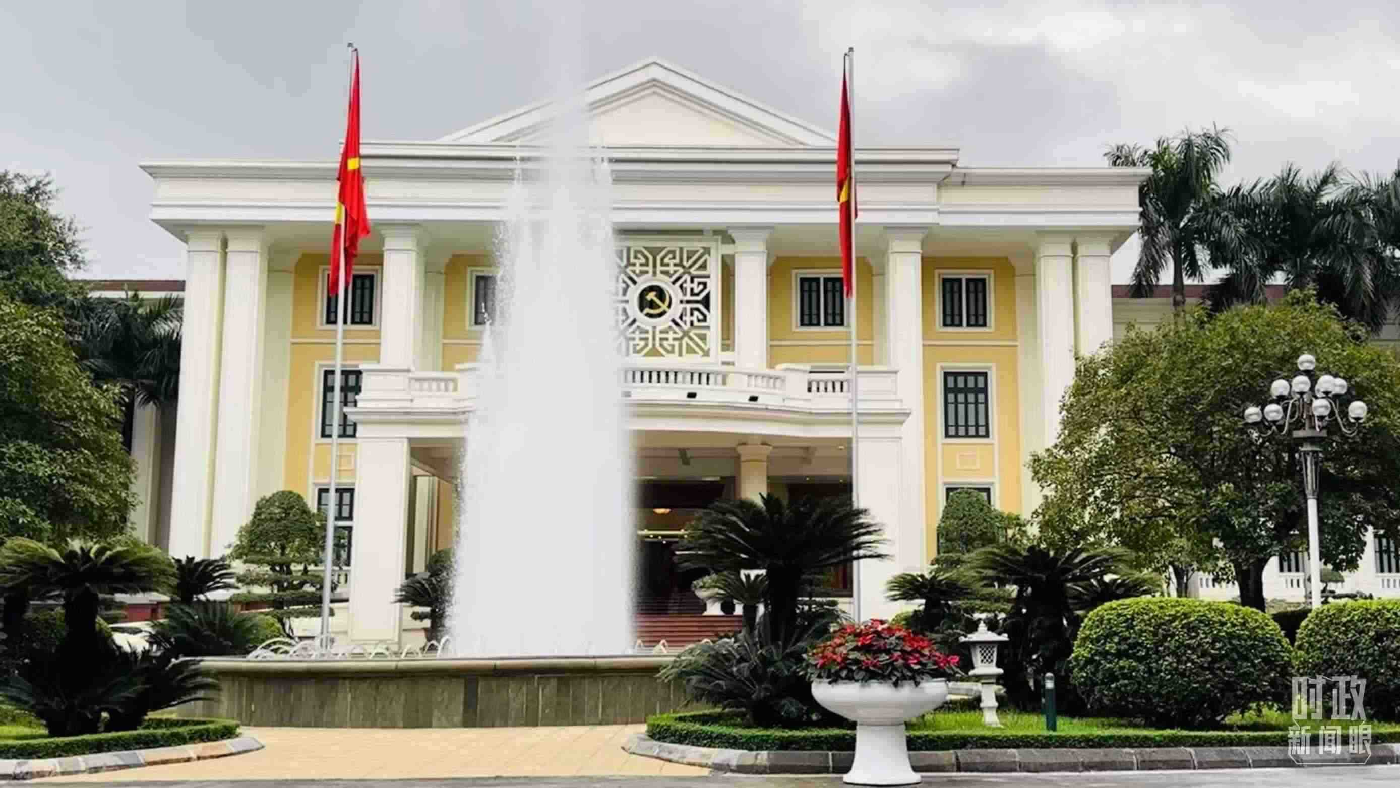 △越共中央駐地。當?shù)貢r間12月12日下午，習近平在這里同阮富仲舉行會談。（總臺央視記者范一鳴拍攝）