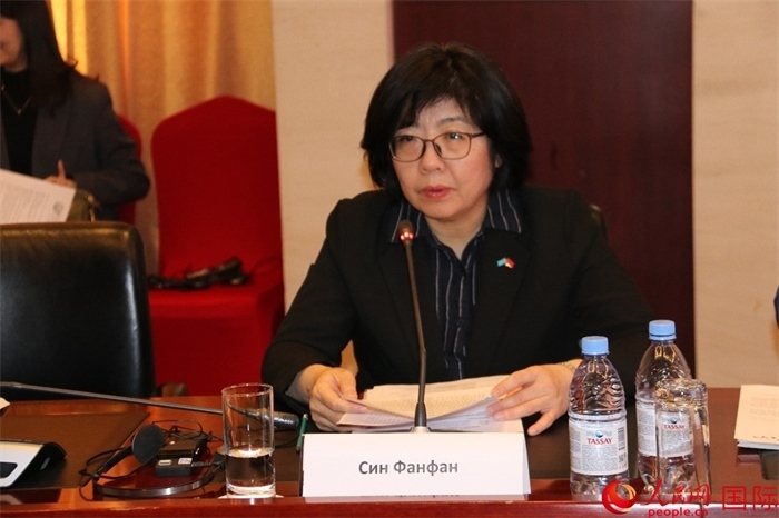 中國駐哈薩克斯坦大使館公使銜參贊邢芳芳致辭。人民網(wǎng)記者 李強攝