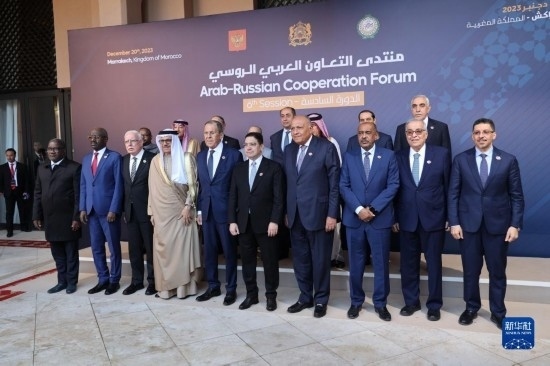 12月20日，與會(huì)代表在摩洛哥南部城市馬拉喀什舉行的第六屆阿拉伯-俄羅斯合作論壇上合影。新華社記者霍晶攝