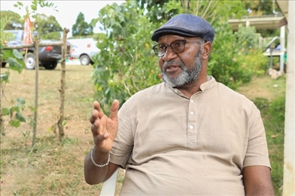 2023年12月18日，瓦努阿圖共和國總理夏洛特·薩爾維在瓦努阿圖公路項目二期馬勒庫拉段的移交儀式現(xiàn)場接受人民網(wǎng)采訪。人民網(wǎng) 賀吉攝