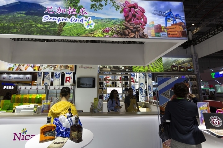 2023年11月6日在第六屆進(jìn)博會(huì)國(guó)家展拍攝的尼加拉瓜展臺(tái)。