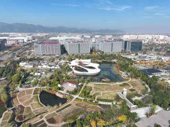 有機(jī)更新后的義烏城西街道橫塘村俯瞰圖。義烏城西街道供圖