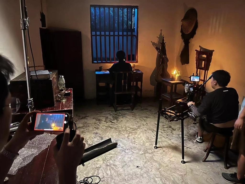 制作團(tuán)隊(duì)拍攝《毛澤東書(shū)信故事》（片方供圖）