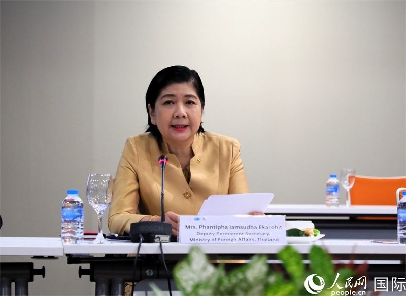 泰國外交部副次長潘提帕作主旨發(fā)言。人民網(wǎng)記者 白元琪攝