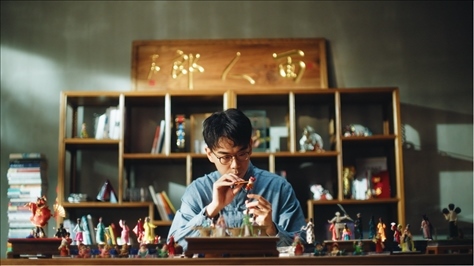 郎佳子彧通過短視頻直播，讓更多人關注并喜歡捏面人。受訪者供圖