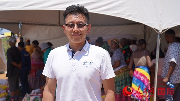 延鋒彼歐南非公司總經(jīng)理張鑫發(fā)言致辭。人民網(wǎng) 張茜攝