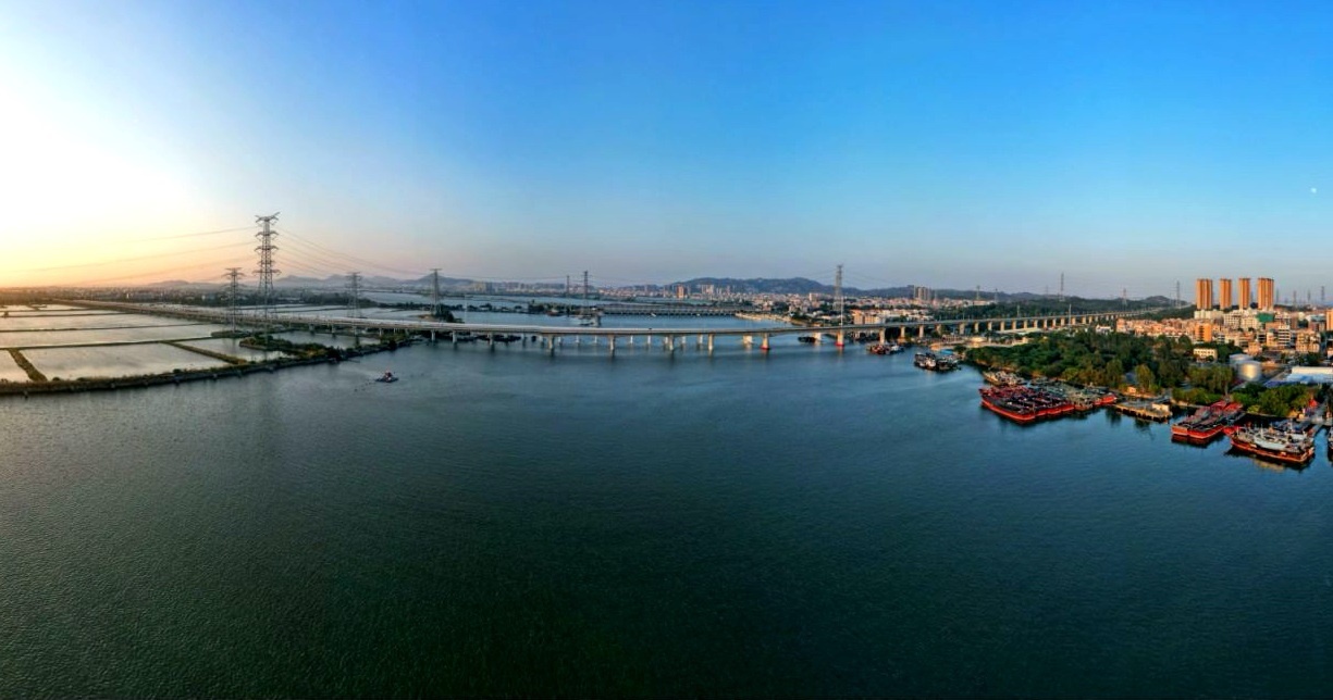 汕汕鐵路練特江大橋。國(guó)鐵集團(tuán)供圖