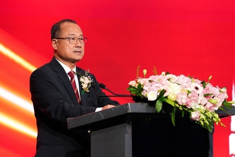 第十四屆全國政協(xié)常委、香港中華總商會(huì)會(huì)長蔡冠深致辭。阿聯(lián)酋中華工商總會(huì)供圖