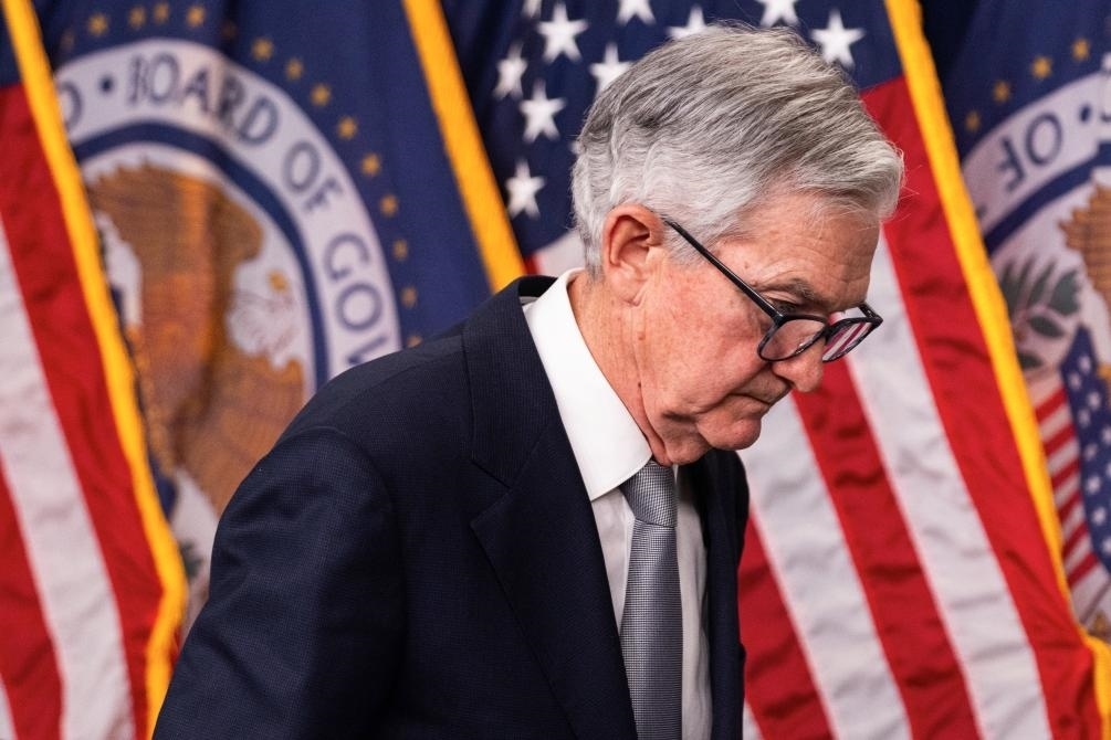 11月1日，美國聯(lián)邦儲備委員會主席鮑威爾在華盛頓出席記者會。新華社發(fā)（亞倫攝）