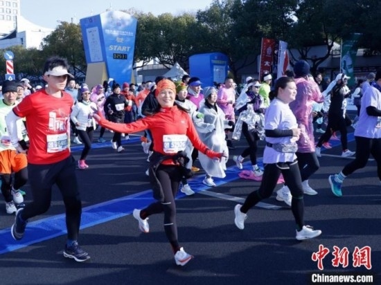 2023杭州馬拉松現(xiàn)場(chǎng)。肖健 攝
