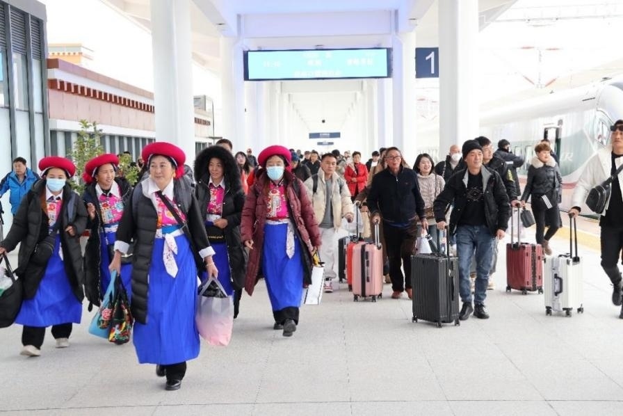 麗香鐵路開(kāi)通滿月，累計(jì)發(fā)送旅客超18萬(wàn)人次。受訪方供圖