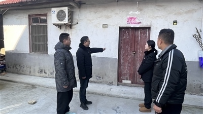  圖②：法官勘察訟爭房產(chǎn)。