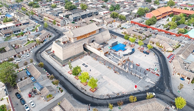 2022年9月8日，航拍河北正定古城陽(yáng)和樓與正定歷史文化街。