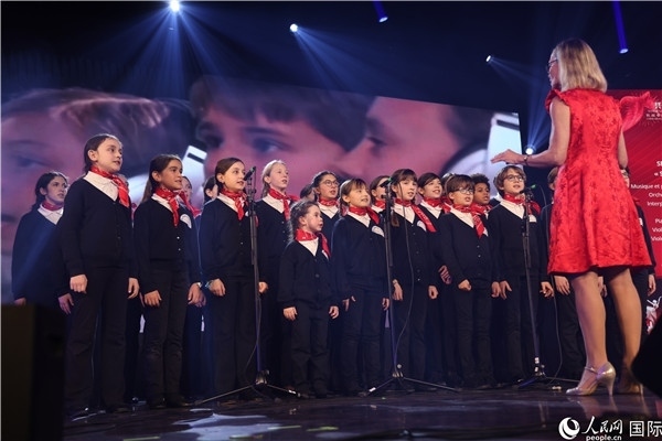 法國寶麗聲童聲合唱團(tuán)演唱《假如我去中國》。人民網(wǎng)記者 尚凱元攝