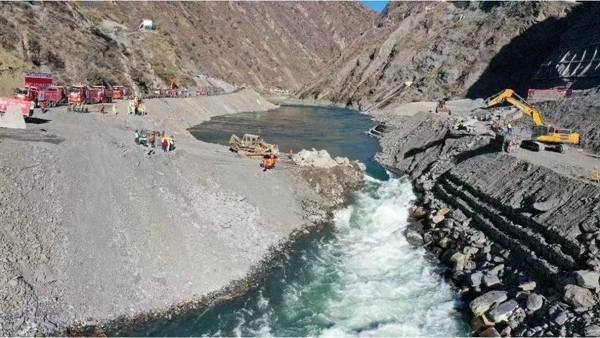 卡拉水電站實(shí)現(xiàn)大江截流。受訪者供圖