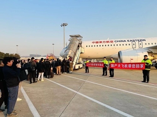 2024春運(yùn)第一天，東航4架C919大飛機(jī)全部投入商業(yè)運(yùn)營(yíng)。東航供圖