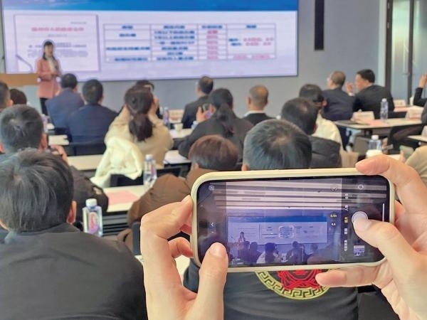 1月2日，“百團千企出海拓市場增訂單”行動啟動。蔣文廣 攝