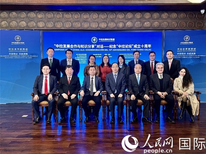 與會嘉賓合影留念。人民網(wǎng)記者 周雨攝