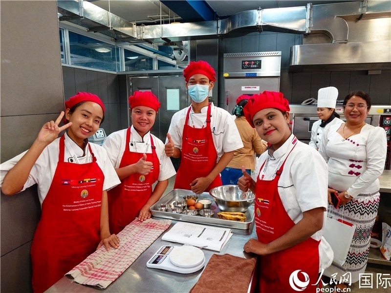 學(xué)員進行實操練習(xí)。人民網(wǎng)記者 謝佳君攝