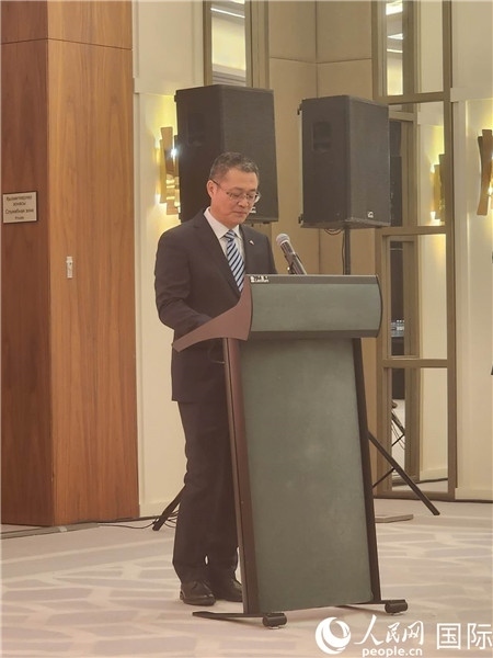 中國駐哈大使館公使銜參贊蘇予致辭。人民網(wǎng)記者 李強攝