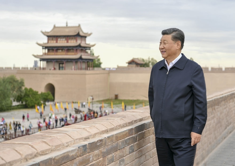 2019年8月20日上午，習近平來到嘉峪關關城，登上城樓察看關城整體面貌，聽取河西走廊長城、關隘歷史文化情況介紹。新華社記者 謝環(huán)馳 攝