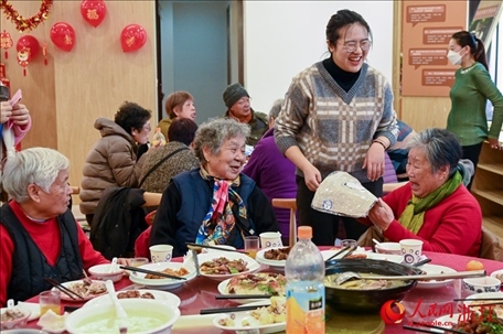 活動準(zhǔn)備了抽獎環(huán)節(jié)。人民網(wǎng)記者 葉賓得攝