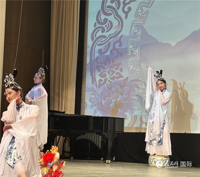 舞蹈《青花瓷》，表演者：德國中歐文化藝術(shù)交流協(xié)會(huì)