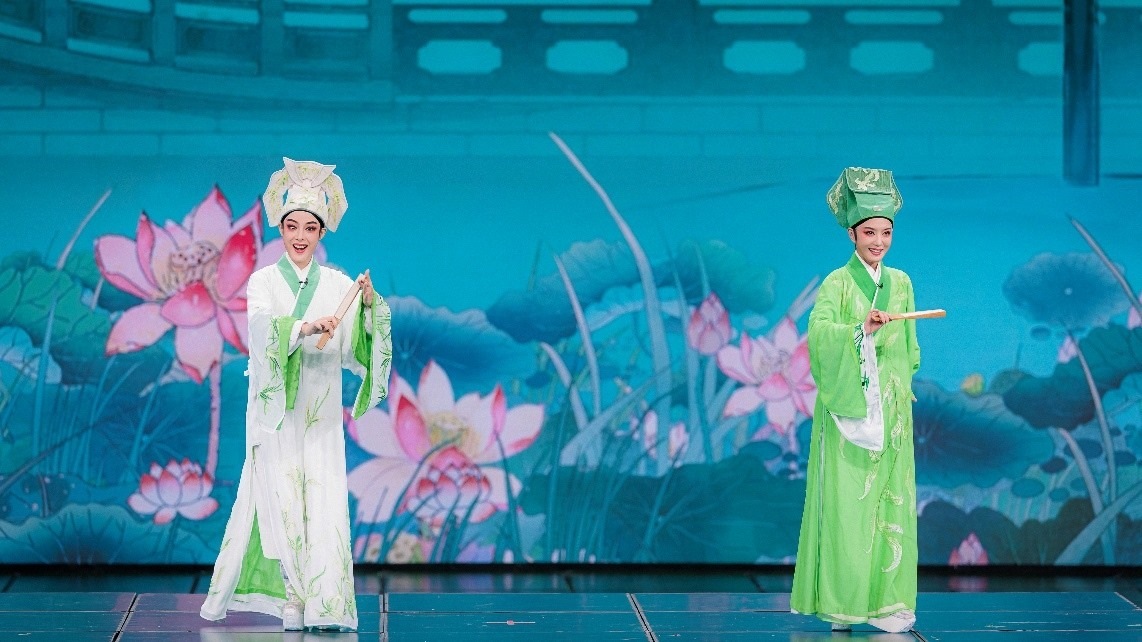 青年越劇演員陳麗君、李云霄彩排現(xiàn)場。主辦方供圖