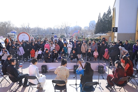 中國音樂學(xué)院“國樂快閃”演出。學(xué)校供圖