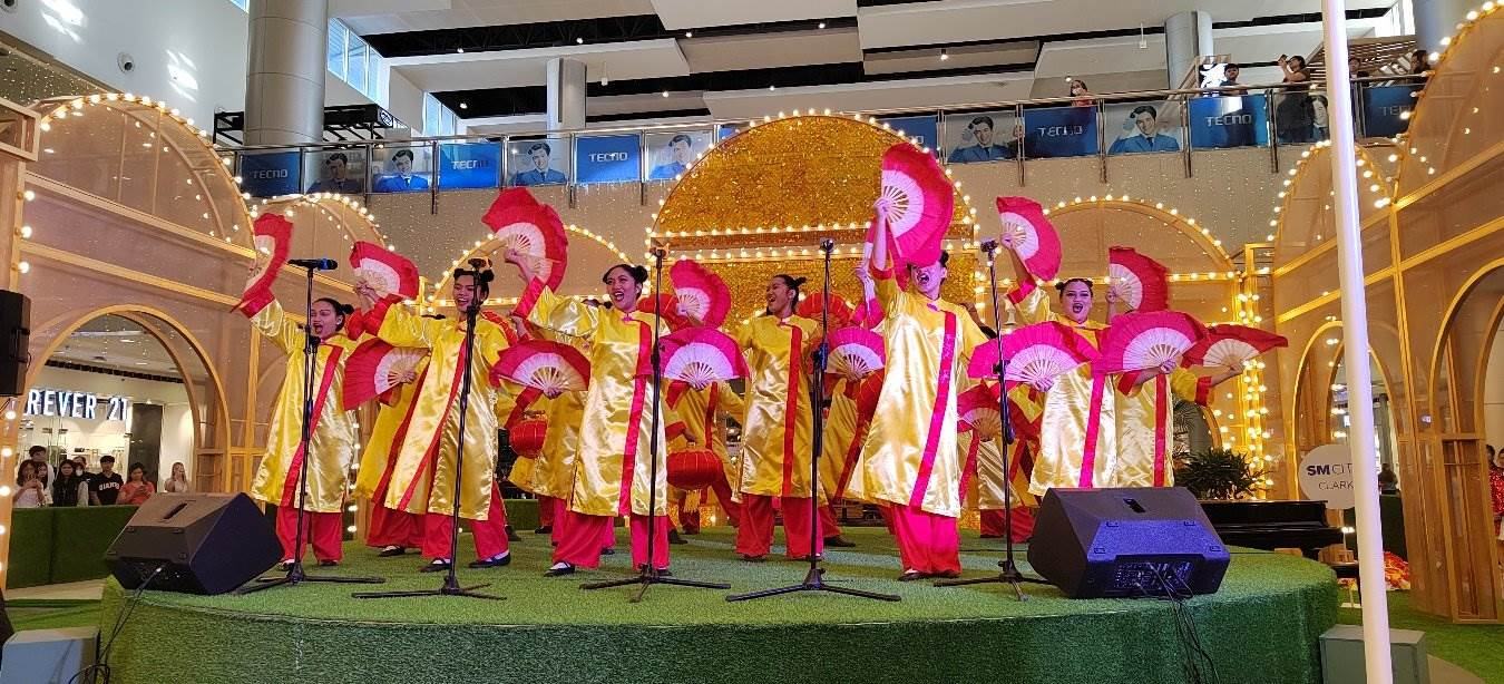 開幕式上活力四射的文藝節(jié)目引得觀眾陣陣喝彩。紅溪禮示大學(xué)孔子學(xué)院 供圖