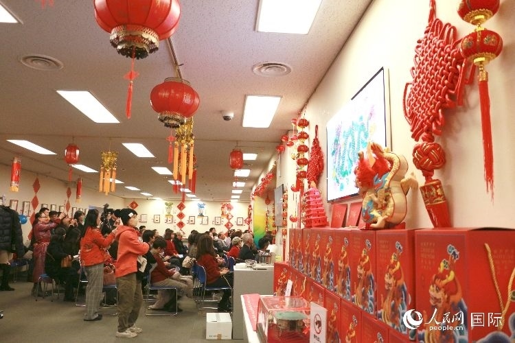 現(xiàn)場洋溢著濃郁的新春氛圍。人民網(wǎng) 許可攝