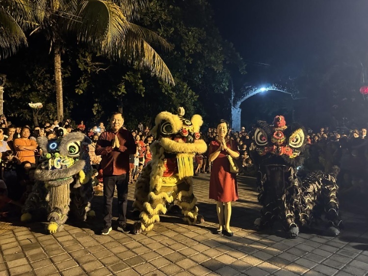 舞獅表演。巴陵康孔子學(xué)院供圖