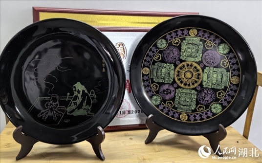 壩漆工藝品。人民網(wǎng)記者 周雯攝