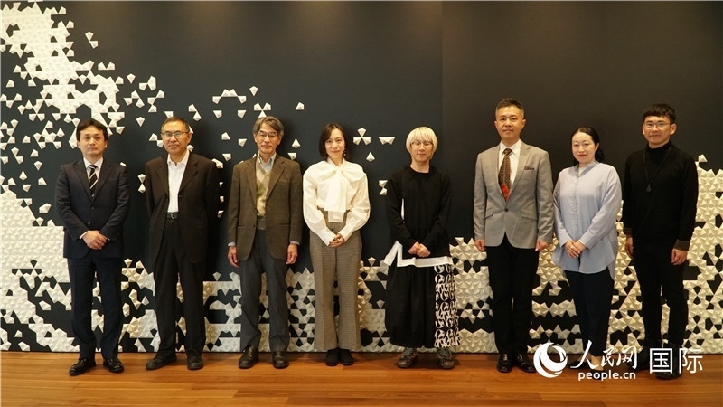 主辦方與嘉賓合影。人民網(wǎng) 蔣曉辰攝