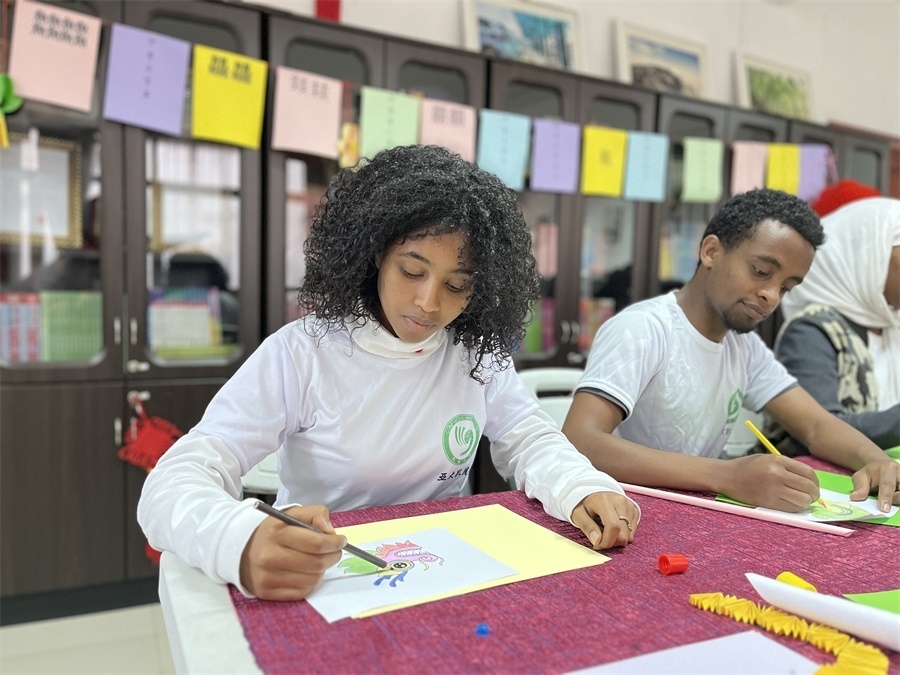 亞的斯亞貝巴大學(xué)孔子學(xué)院“網(wǎng)絡(luò)中國節(jié)·元宵”主題文化體驗活動現(xiàn)場。亞的斯亞貝巴大學(xué)孔子學(xué)院供圖