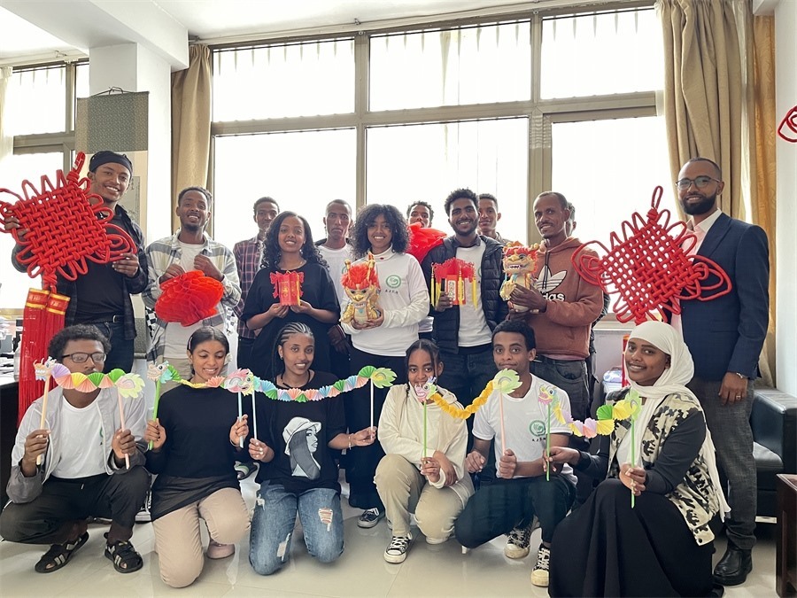 參加活動的學(xué)生合影。亞的斯亞貝巴大學(xué)孔子學(xué)院供圖