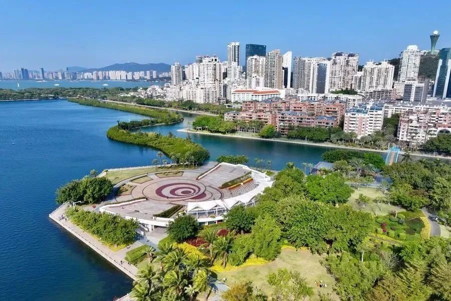 △1月24日，廈門筼筜湖白鷺洲公園及周邊城市景觀。