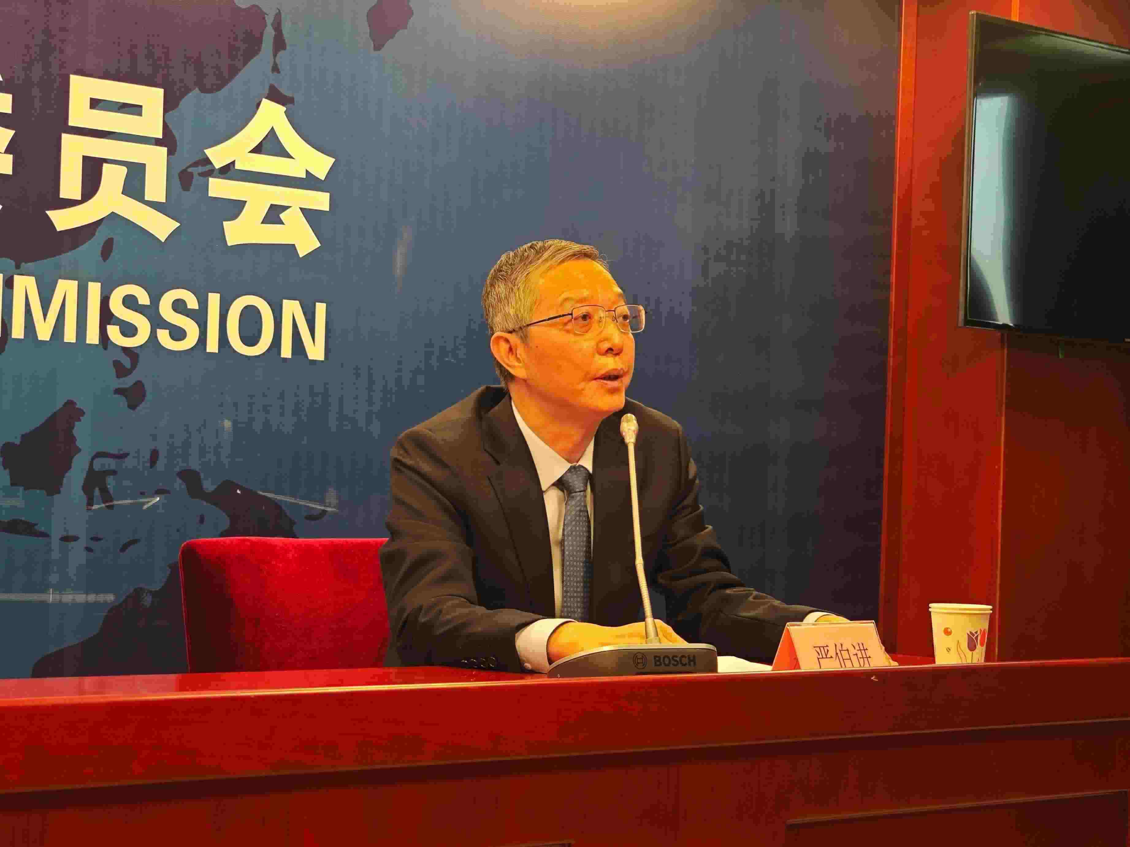 2月23日，嚴伯進在證監(jiān)會例行新聞發(fā)布會現(xiàn)場。 人民網(wǎng) 黃盛 攝