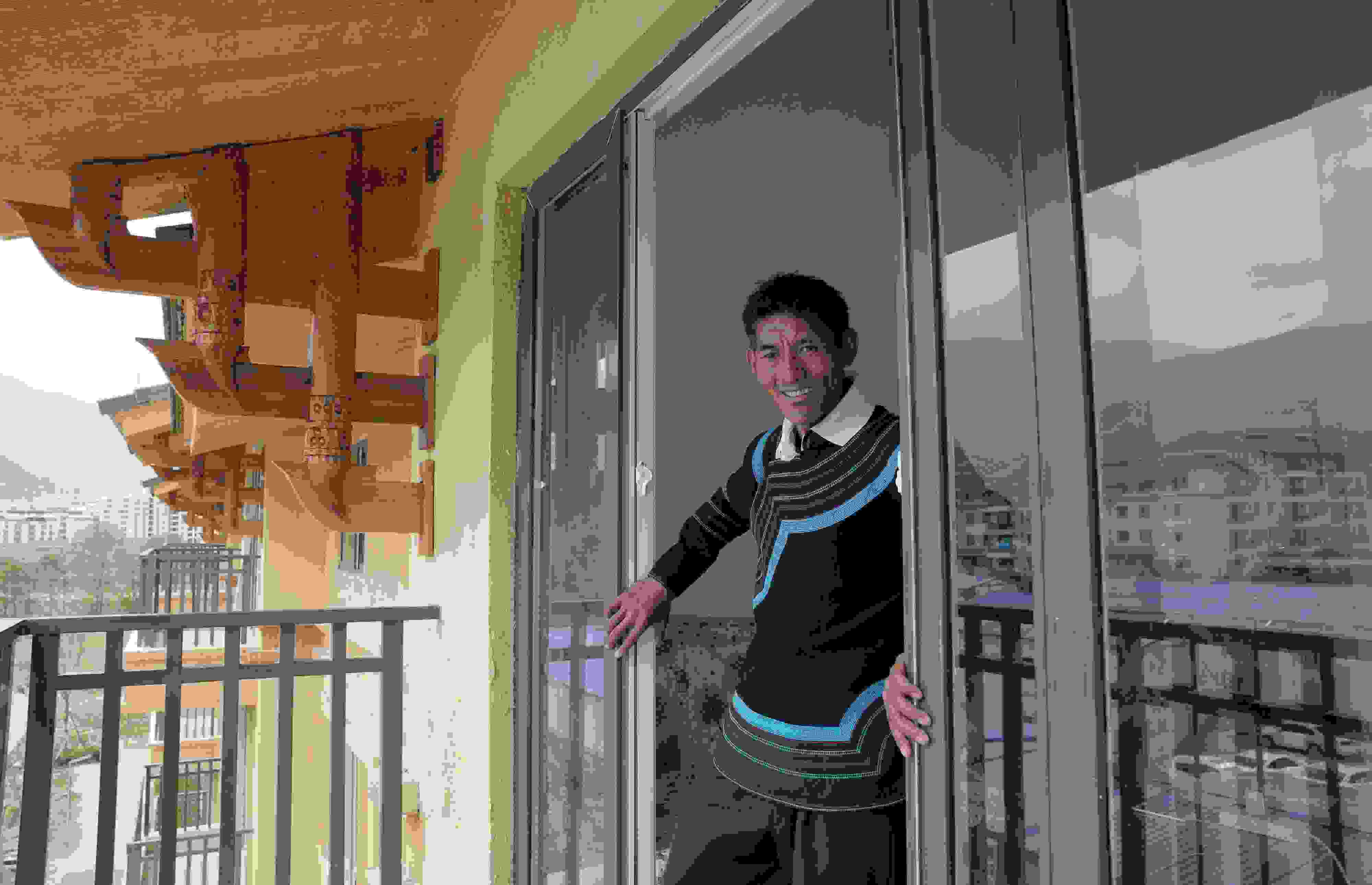 2020年5月14日，四川涼山彝族自治州昭覺縣，“懸崖村”村民某色伍哈入住新房。