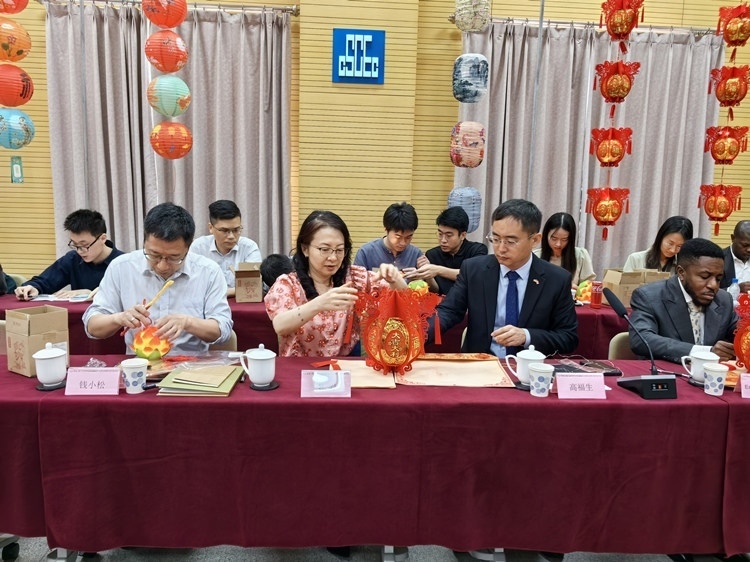 燈籠文化交流活動現(xiàn)場。中建國際中西非公司供圖
