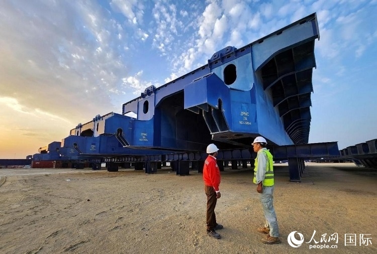 全球最大升船機(jī)平臺(tái)。人民網(wǎng)記者管克江攝