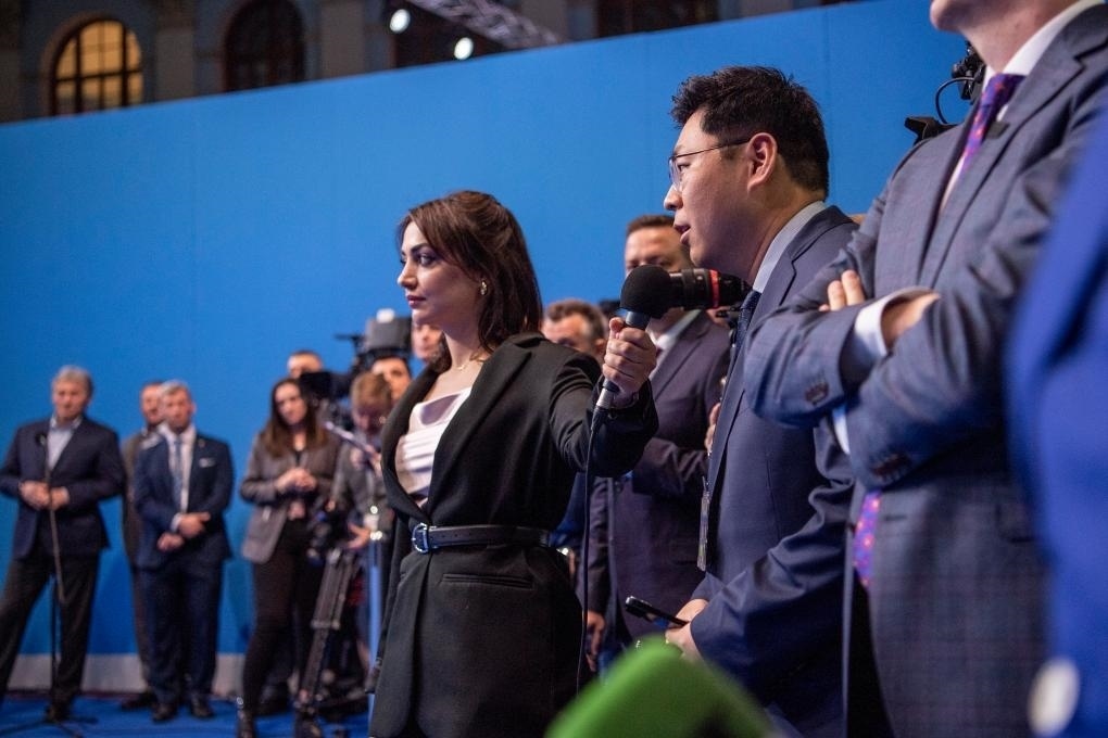 3月18日，在俄羅斯首都莫斯科，新華社記者向俄總統(tǒng)普京提問(wèn)。新華社記者曹陽(yáng)攝