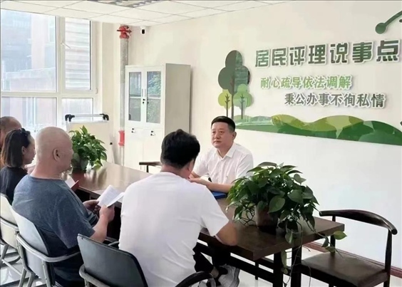 村（居）民評理說事點調(diào)解矛盾糾紛。遼寧省司法廳供圖